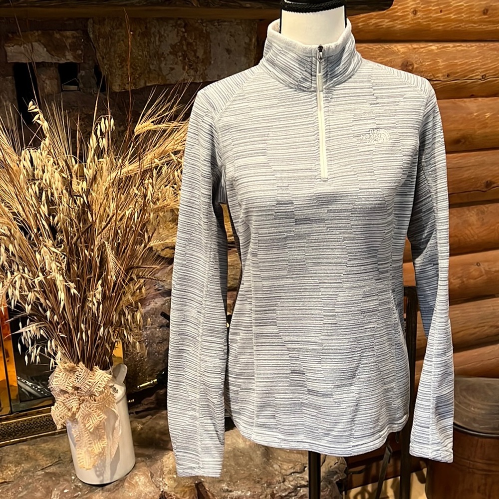 ❄️ EUC - North Face Sweater! Sale!!!